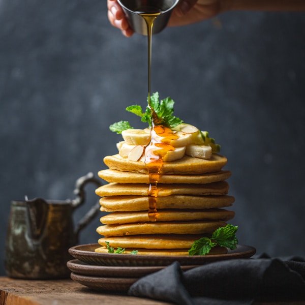 Pancakes maison aux fruits frais et miel